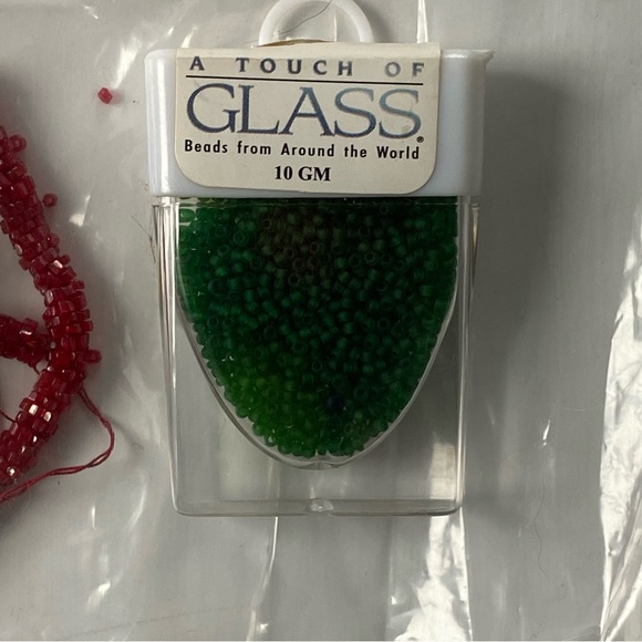 Czech Mixed Glass Bead Lot Red Pink Mixed Flowers Jewelry Making NEW Vintage - Picture 4 of 15